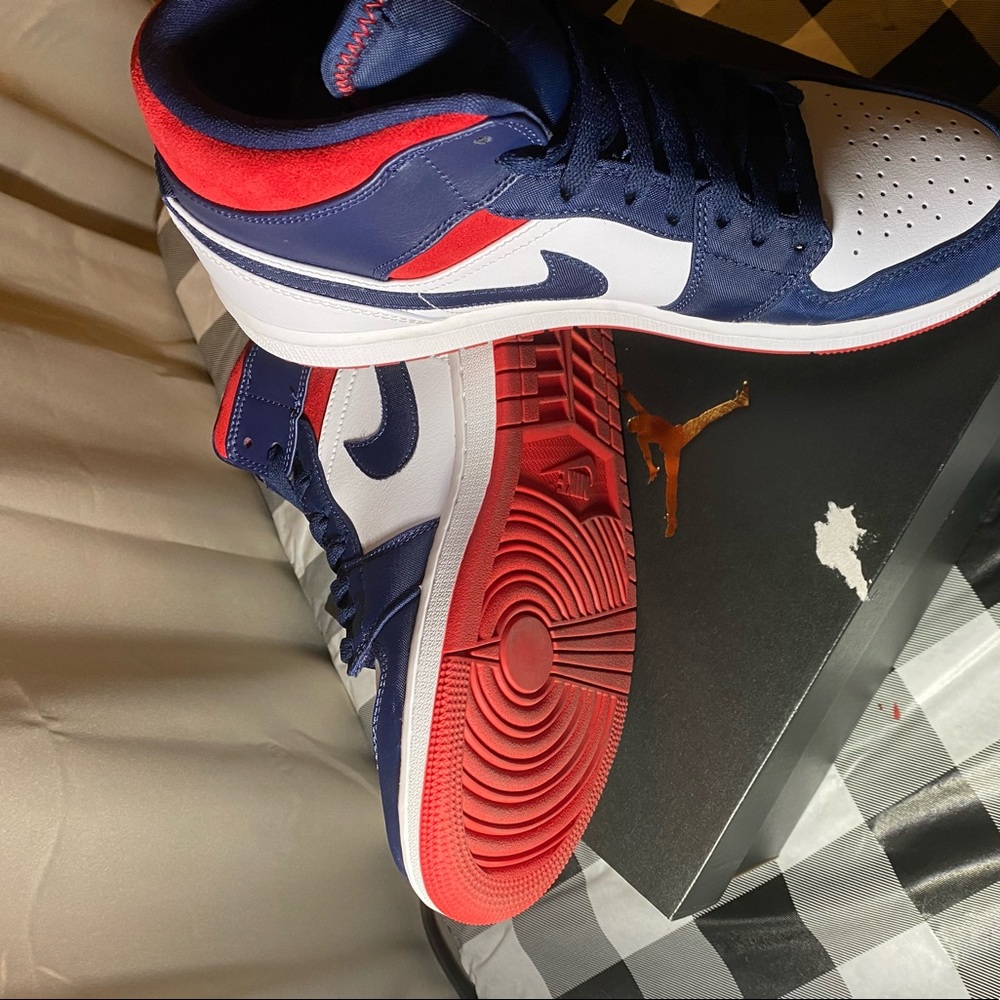 Air Jordan 1 Mid se